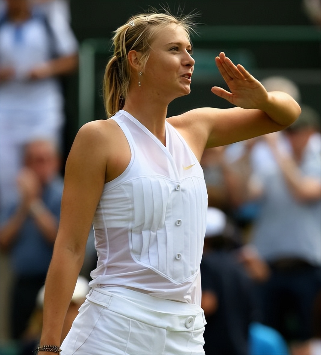  莎拉波娃在加拿大队比赛中逆转,逆转引发热议的是谁 