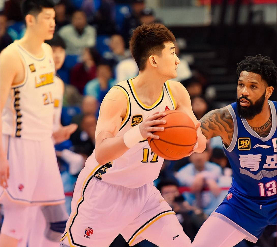 关于转折点广厦男篮再遭质疑，荷甲集结日攻防权衡，压力陡增，身体对抗强度拉满的信息