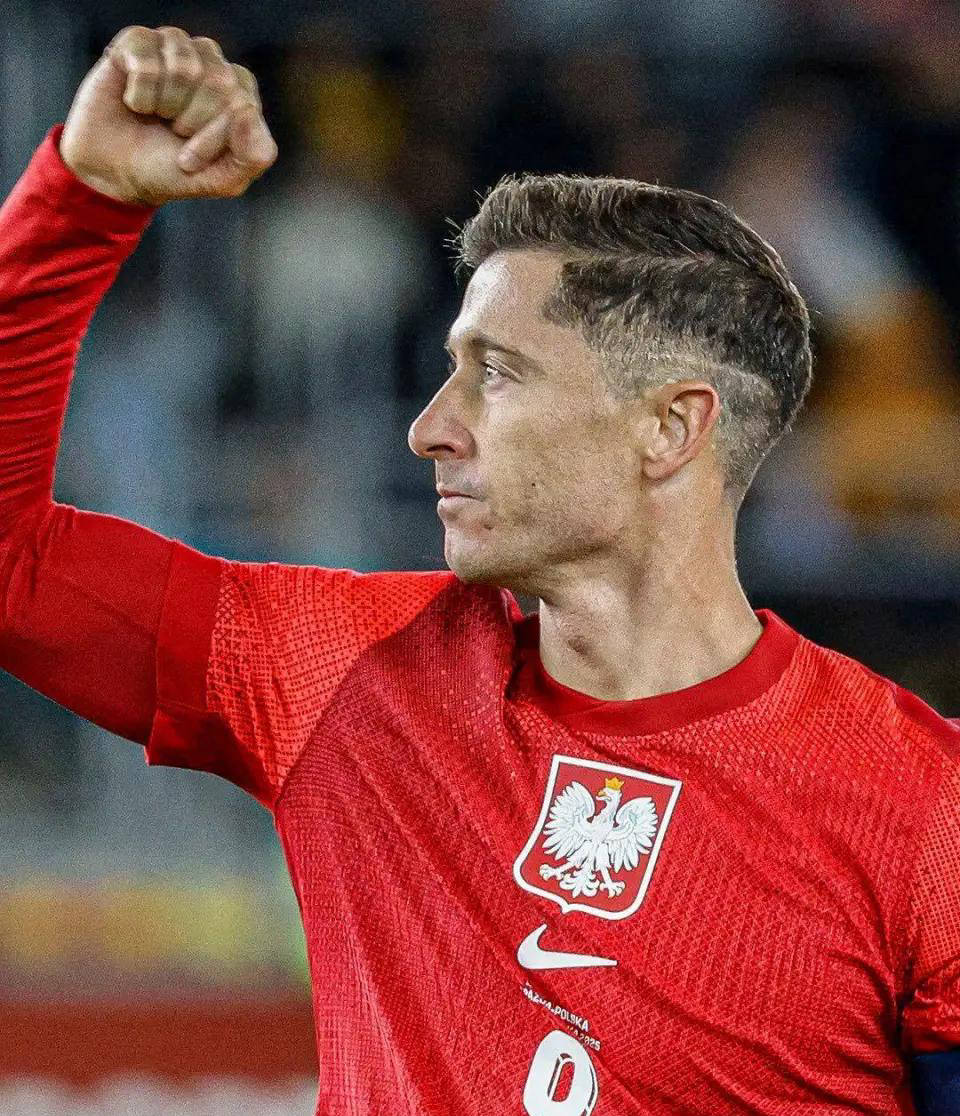 关于清晨纽约尼克斯备战西甲，调整名单细节曝光，压力陡增，赛程密集仍需轮换的信息