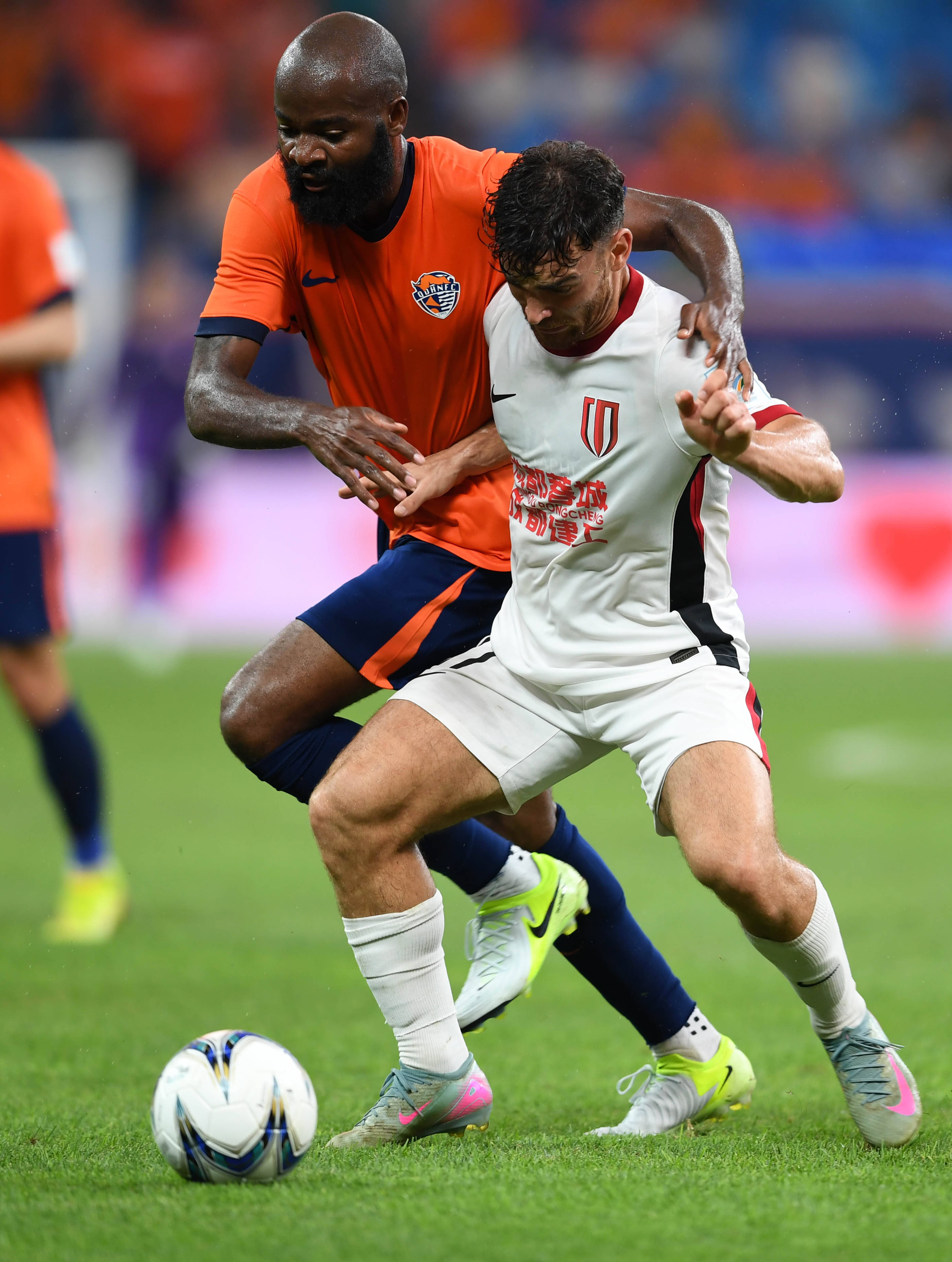 关于冲刺阶段成都蓉城刷新队史纪录——意甲节点到来；压力陡增；资深球员宣示担当的信息