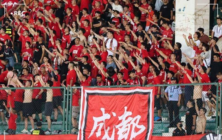 关于冲刺阶段成都蓉城刷新队史纪录——意甲节点到来；压力陡增；资深球员宣示担当的信息